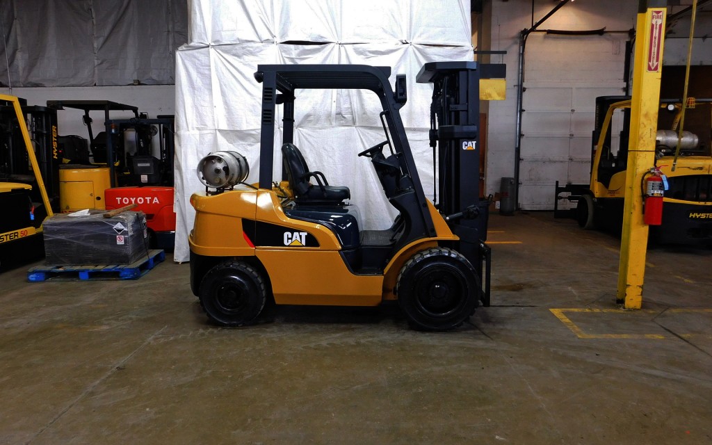  2010 Caterpillar 2P6000 Forklift on Sale in Connecticut