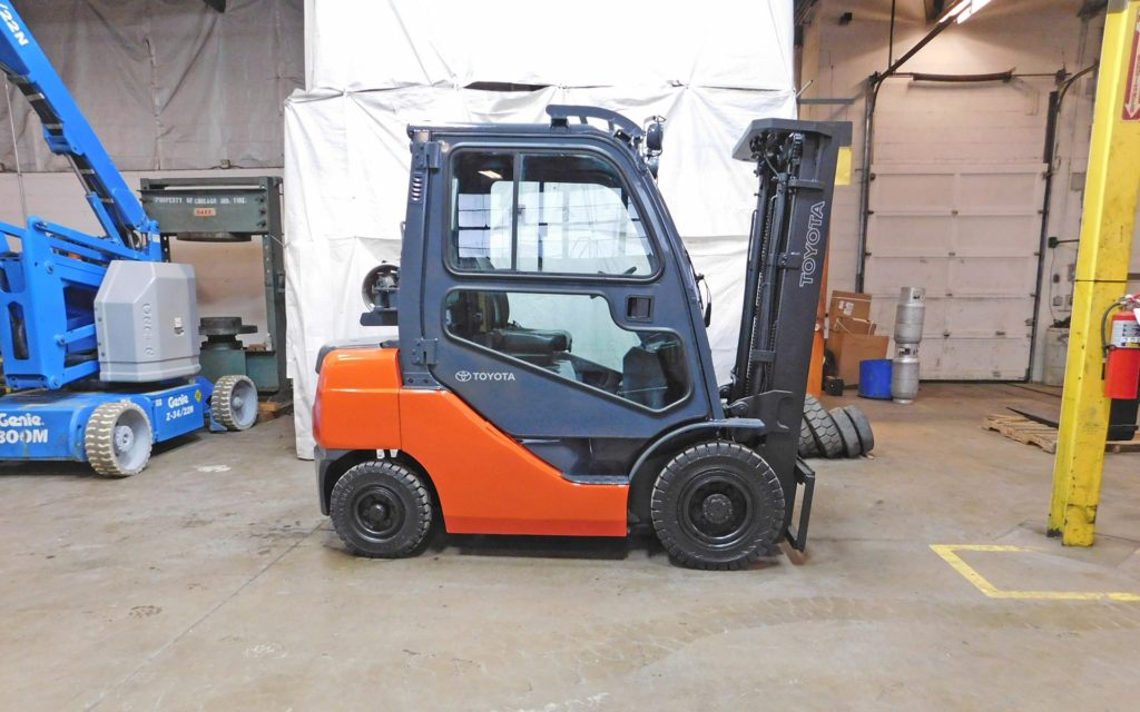  2011 Toyota 8FGU25 Forklift on Sale in Connecticut