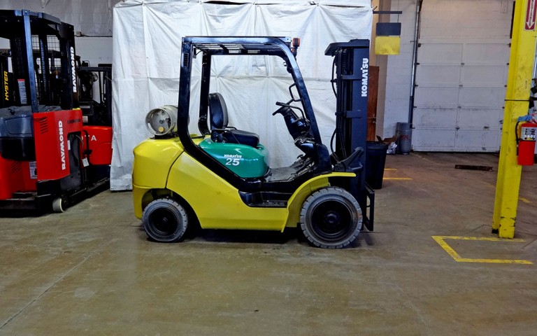 2011 Komatsu FG25T-16 Forklift on Sale in Connecticut