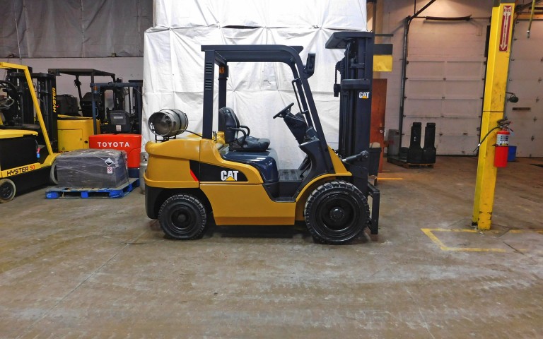 2008 Caterpillar P7000 Forklift on Sale in Connecticut