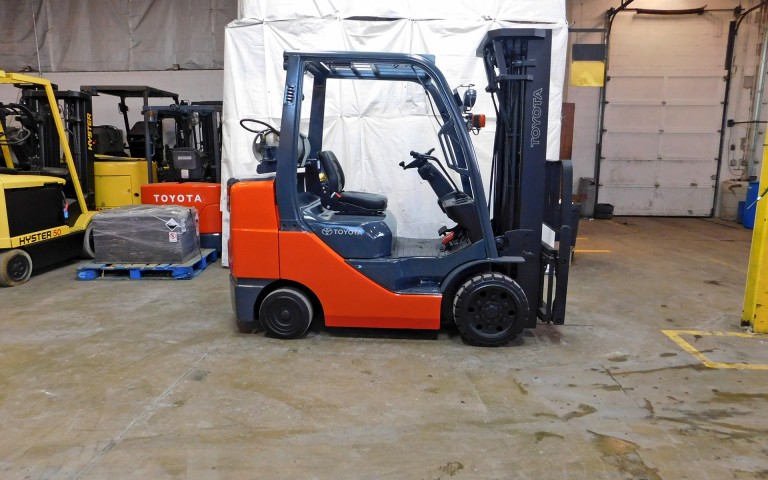 2008 Toyota 8FGCU32 Forklift on Sale in Connecticut