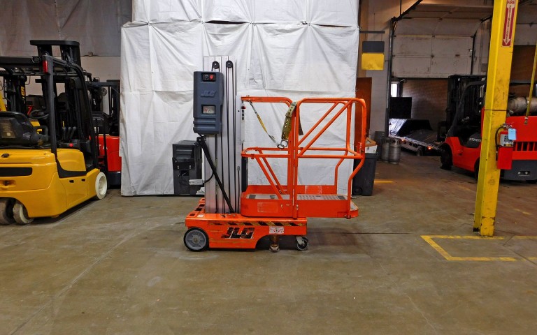 2000 JLG 15SP PErsonal Lift on Sale in Connecticut